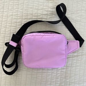 BAGGU Puffy Fanny Pack in Dusty Lilac